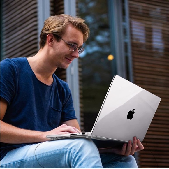 MacBook Pro 14in 4 in 1 Bundle - Picture 8 of 9